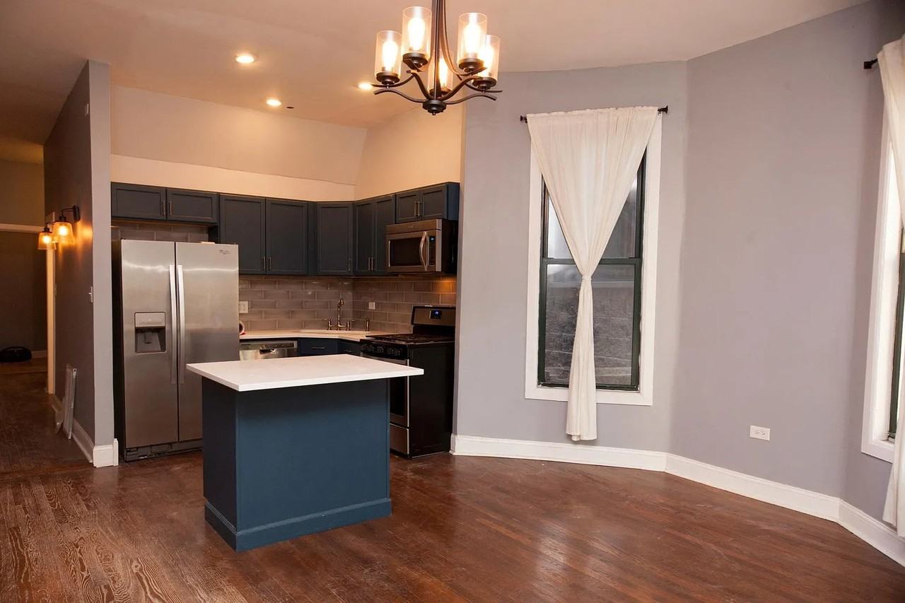1341 N Artesian Ave #1 - Photo 4 of 10