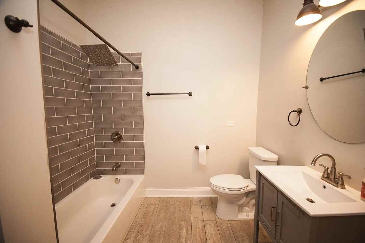1341 N Artesian Ave #1 - Photo 7 of 10