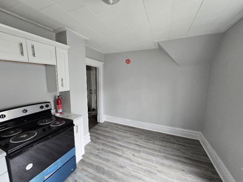 914 Clinton Ave #2 - Photo 5 of 17