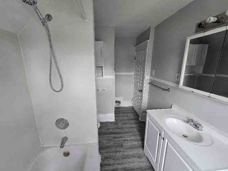 914 Clinton Ave #2 - Photo 6 of 17