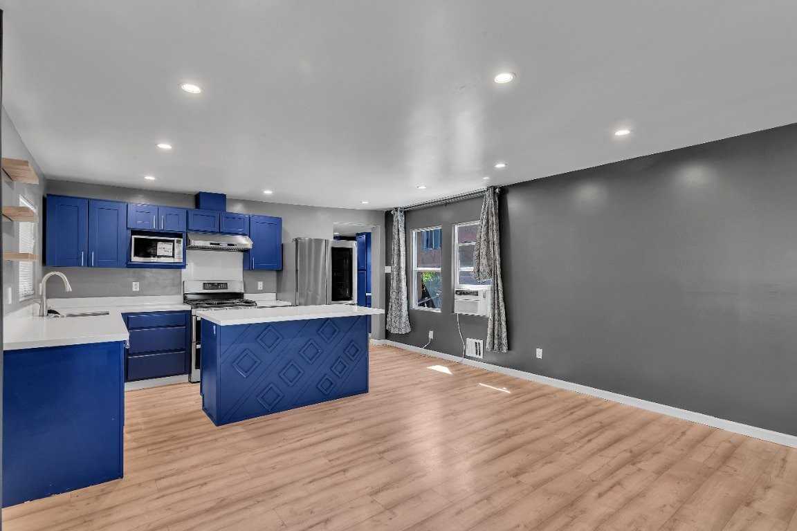 9834 Lawlor St - Photo 3 of 45