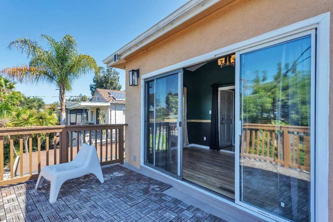 9834 Lawlor St - Photo 6 of 45