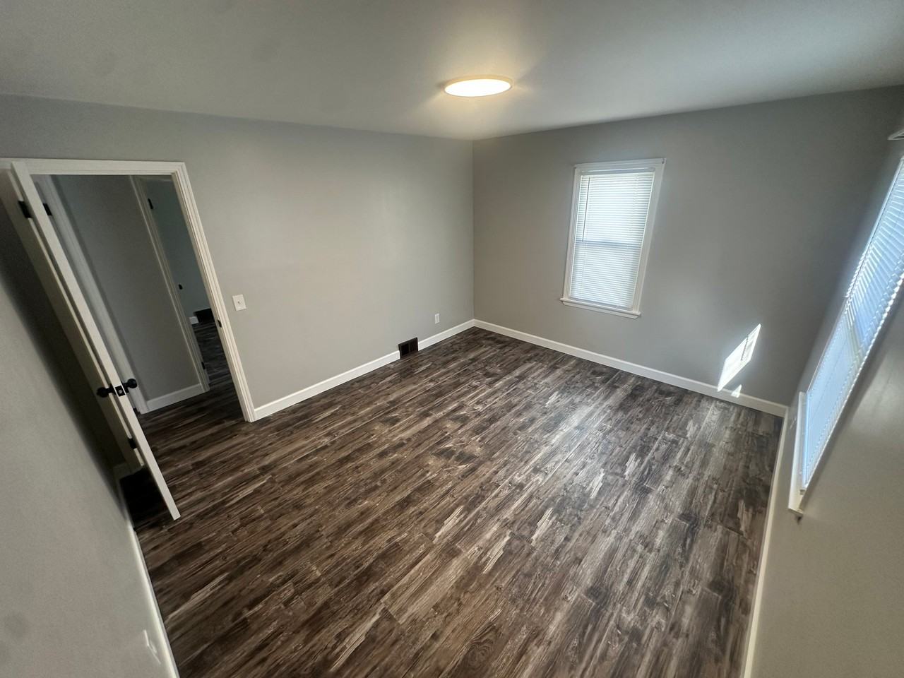 458 Joan Ave - Photo 4 of 11