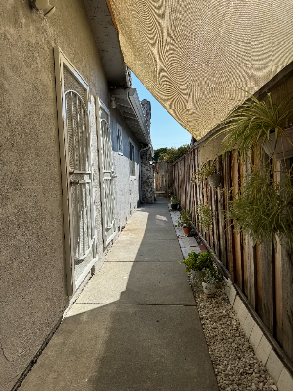 914 Mccreery Ave - Photo 2 of 9