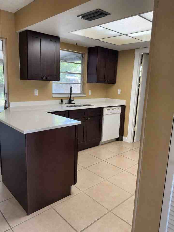 608 60th Avenue Dr W - Photo 2 of 9