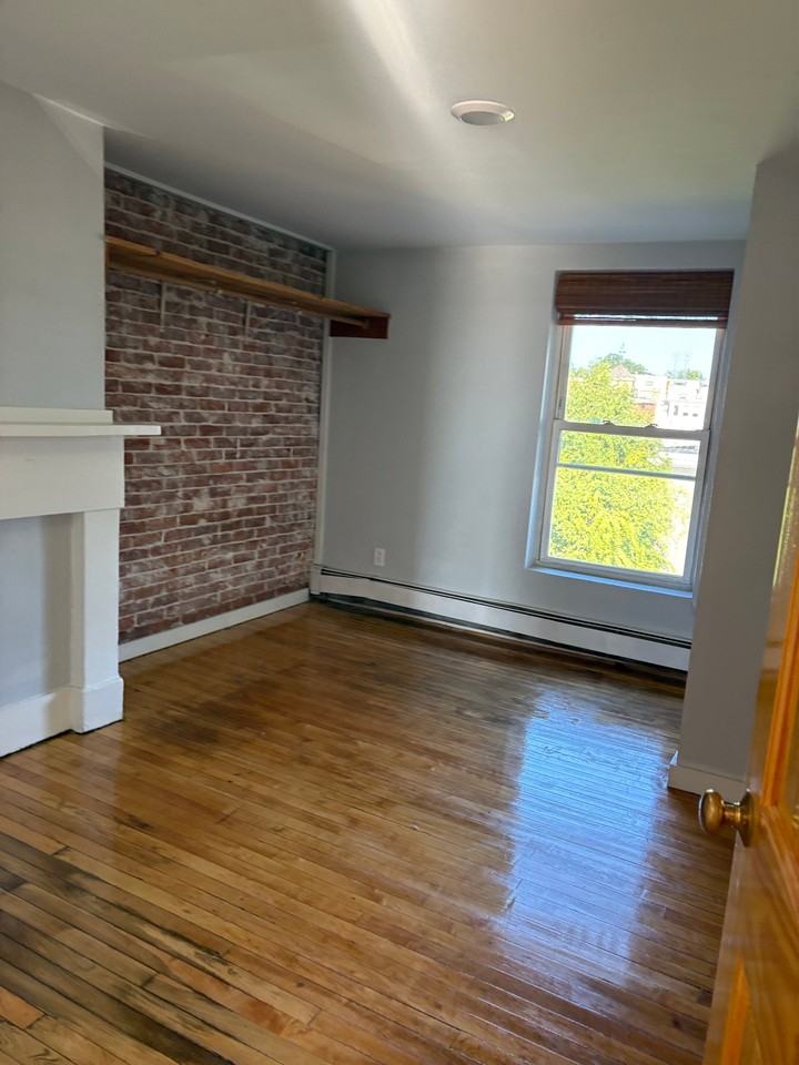 23 Spring St #16