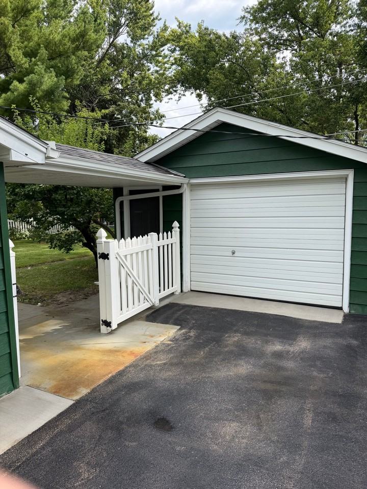 250 N Levasseur Ave - Photo 2 of 12