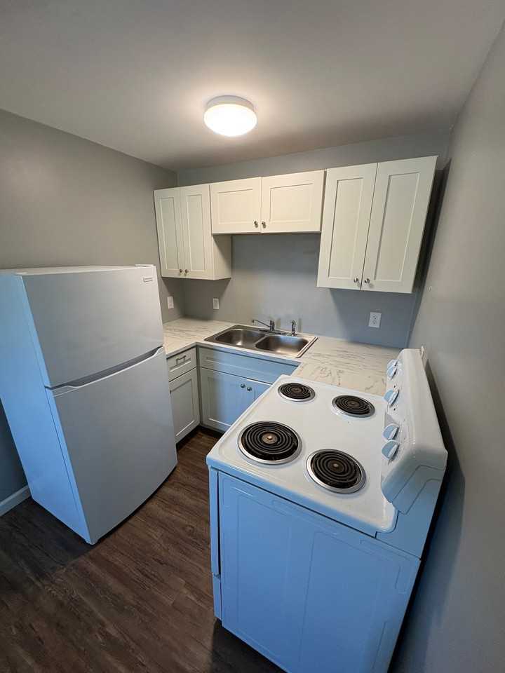 329 W South St #4 - Photo 4 of 6