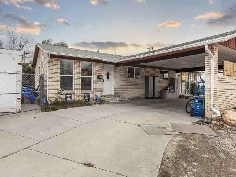 271 W Pioneer Cir - Photo 2 of 10