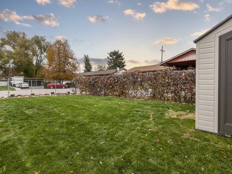 271 W Pioneer Cir - Photo 4 of 10