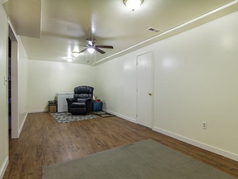 271 W Pioneer Cir - Photo 5 of 10
