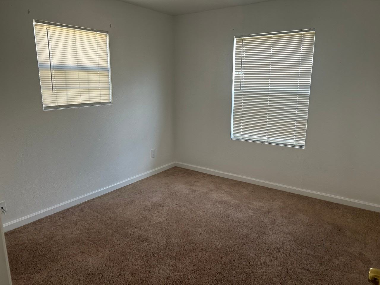 515 E 58th St N - Photo 5 of 17