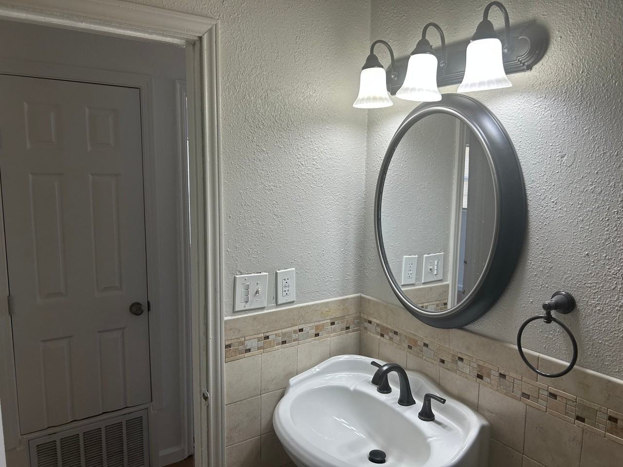 515 E 58th St N - Photo 6 of 17