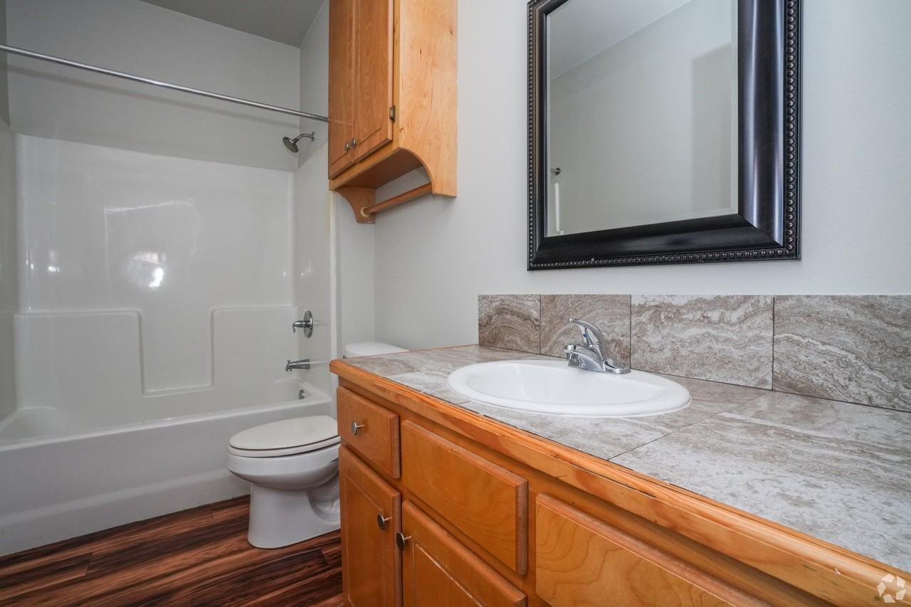 437 Fieldstone Ln - Photo 3 of 15
