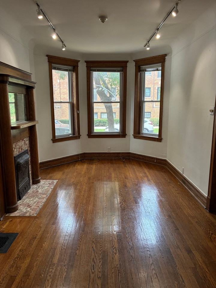 2439 N Seminary Ave #1 - Photo 2 of 16
