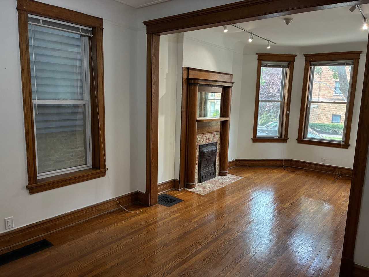 2439 N Seminary Ave #1 - Photo 3 of 16