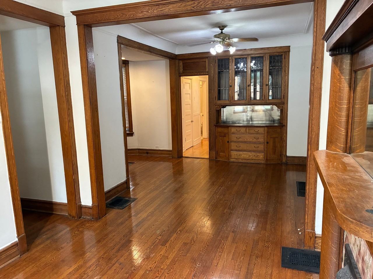 2439 N Seminary Ave #1 - Photo 4 of 16