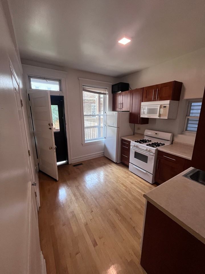 2439 N Seminary Ave #1 - Photo 5 of 16