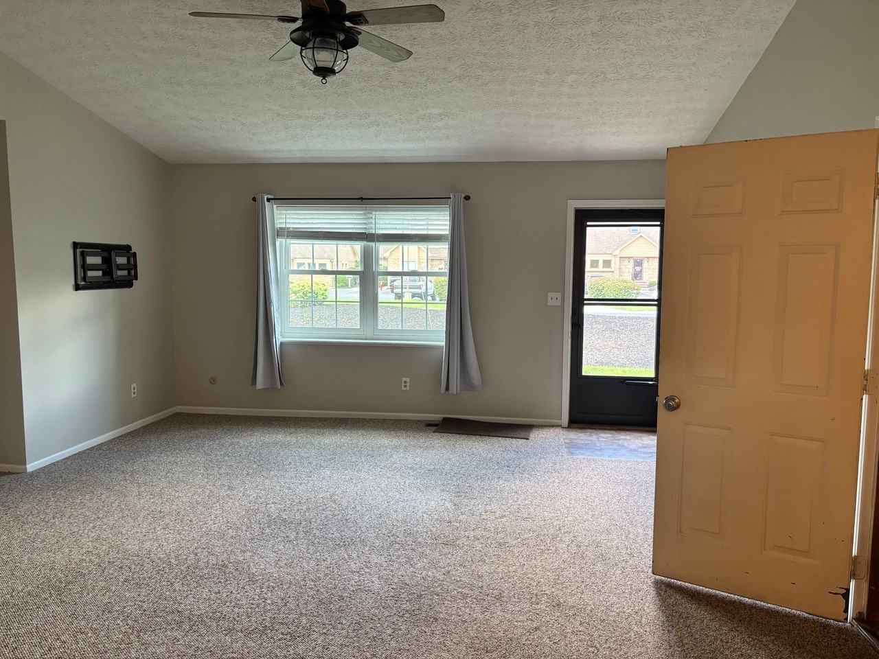 7603 Paragon Commons Cir - Photo 4 of 20