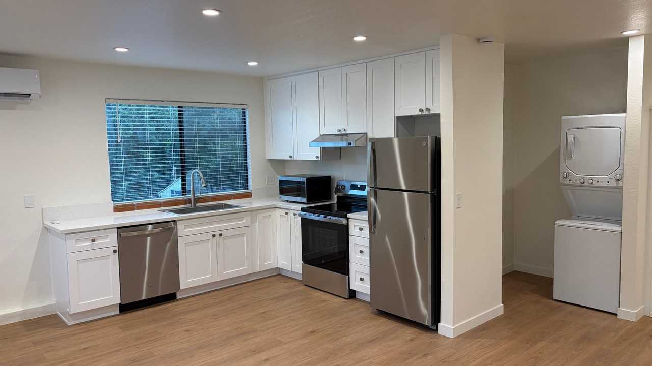 1527 Calavo Rd - Photo 7 of 20