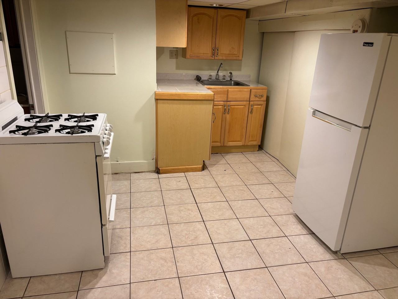 115 E Crain Ave #C - Photo 2 of 3