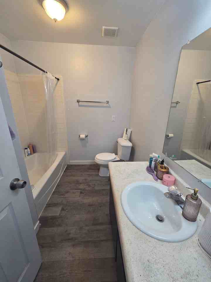 3550 W Parkway Blvd #4 - Photo 3 of 9