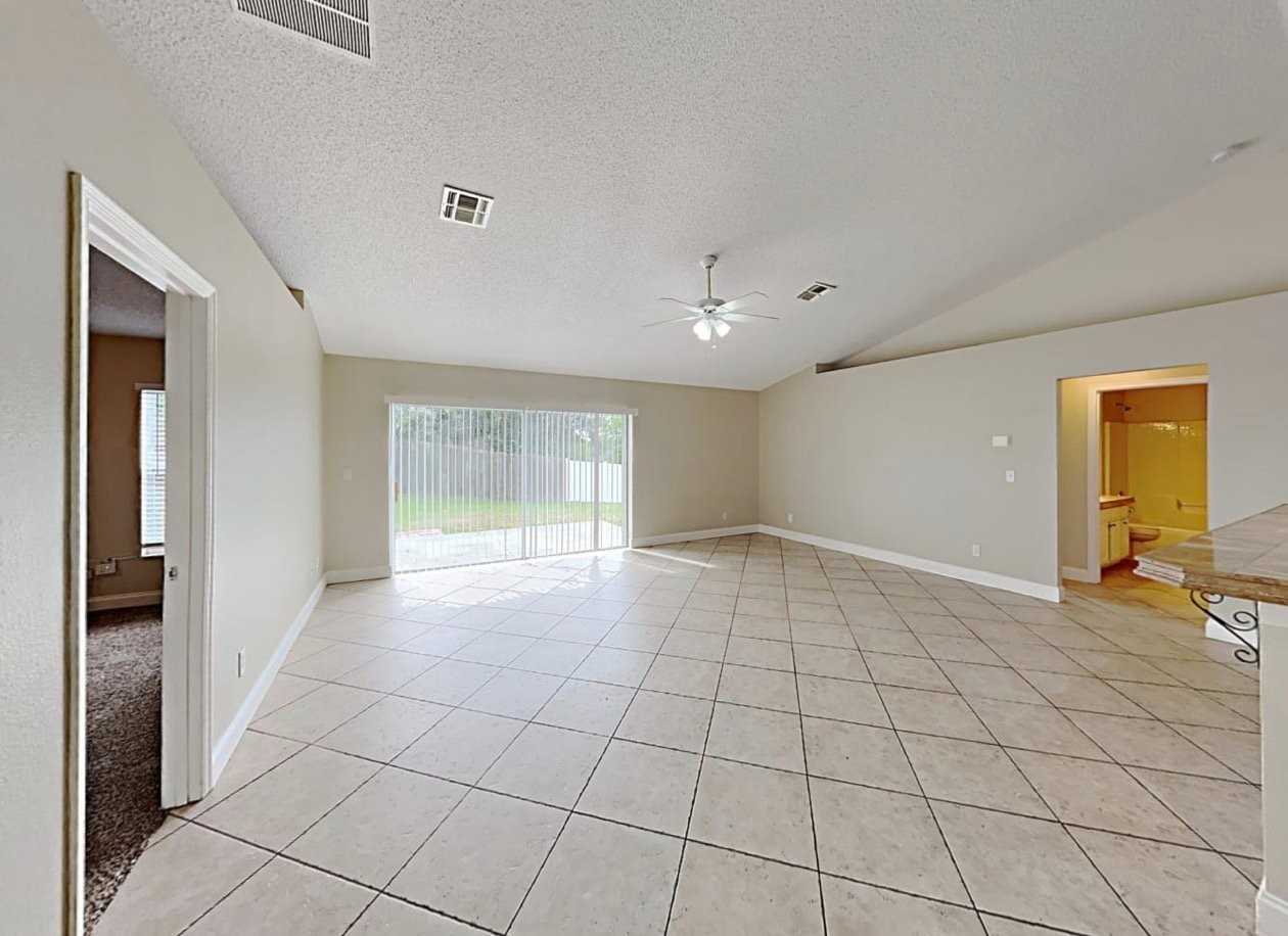 1409 Windy Bluff Dr - Photo 2 of 15