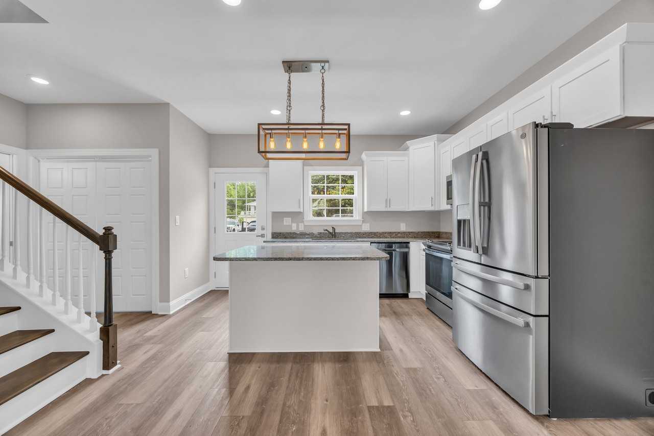 900 62nd Ave N #3C - Photo 5 of 20