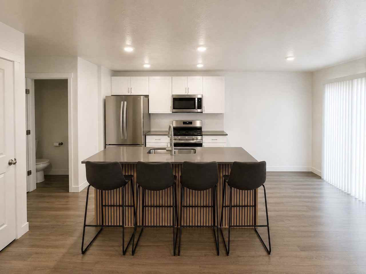 1073 E Jack Dr - Photo 3 of 32