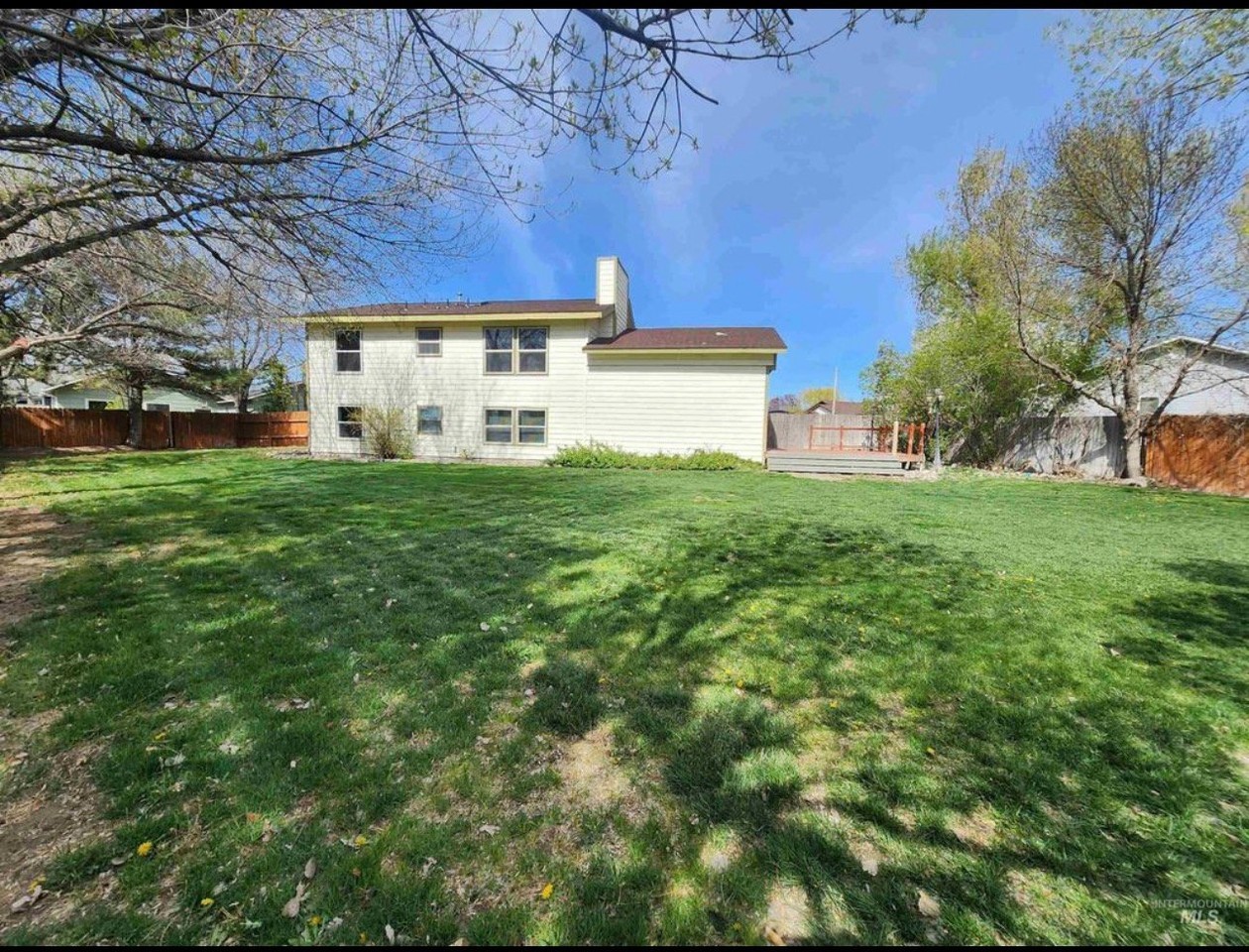 210 Opal St - Photo 2 of 2
