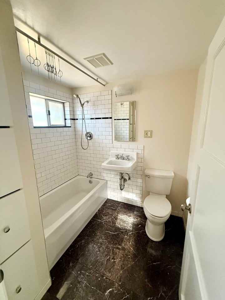 16511 22nd Ave Ne - Photo 7 of 19