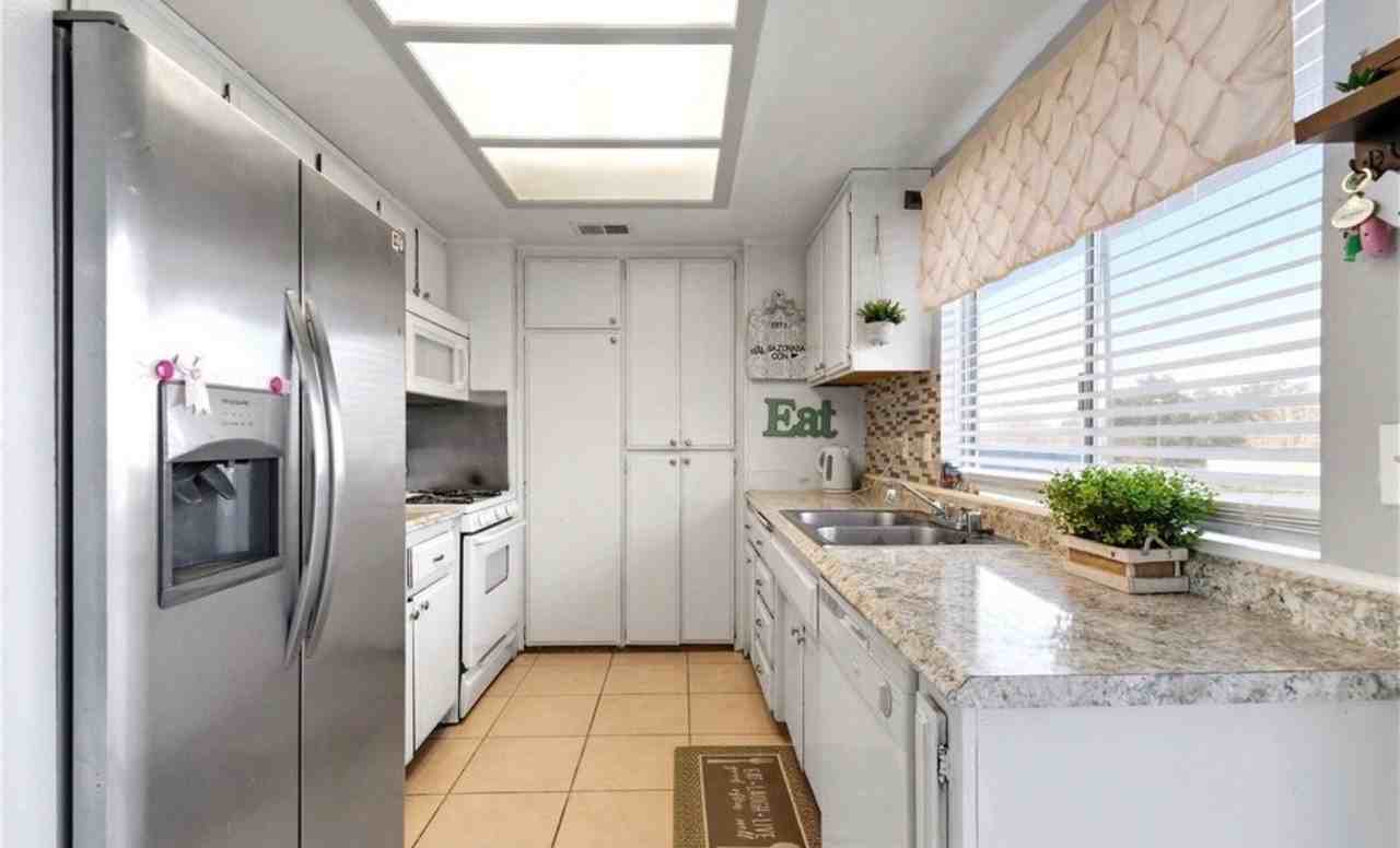 12561 Shamrock Ave - Photo 7 of 12