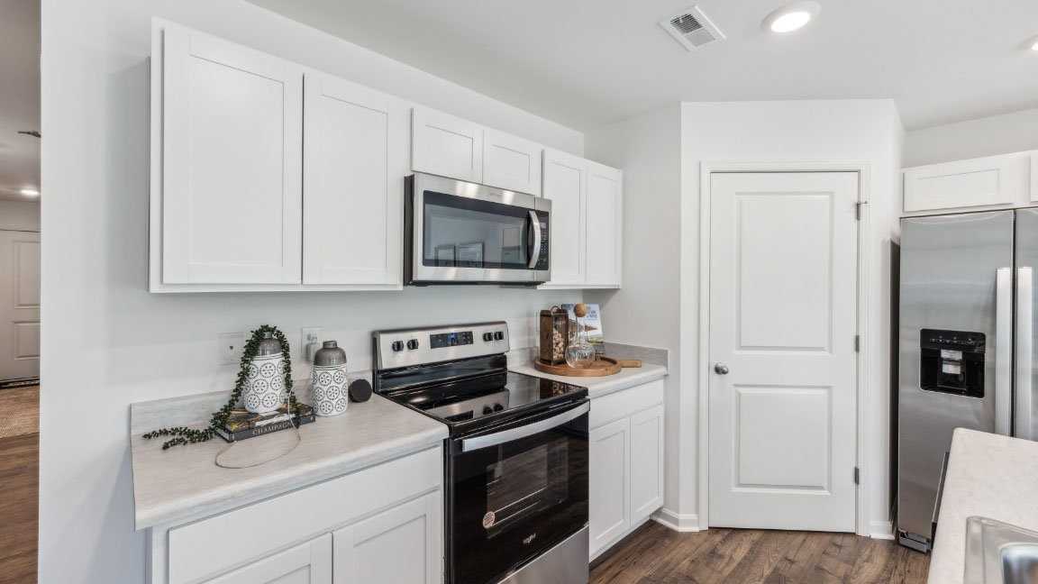 1005 Hunter Ct - Photo 2 of 2