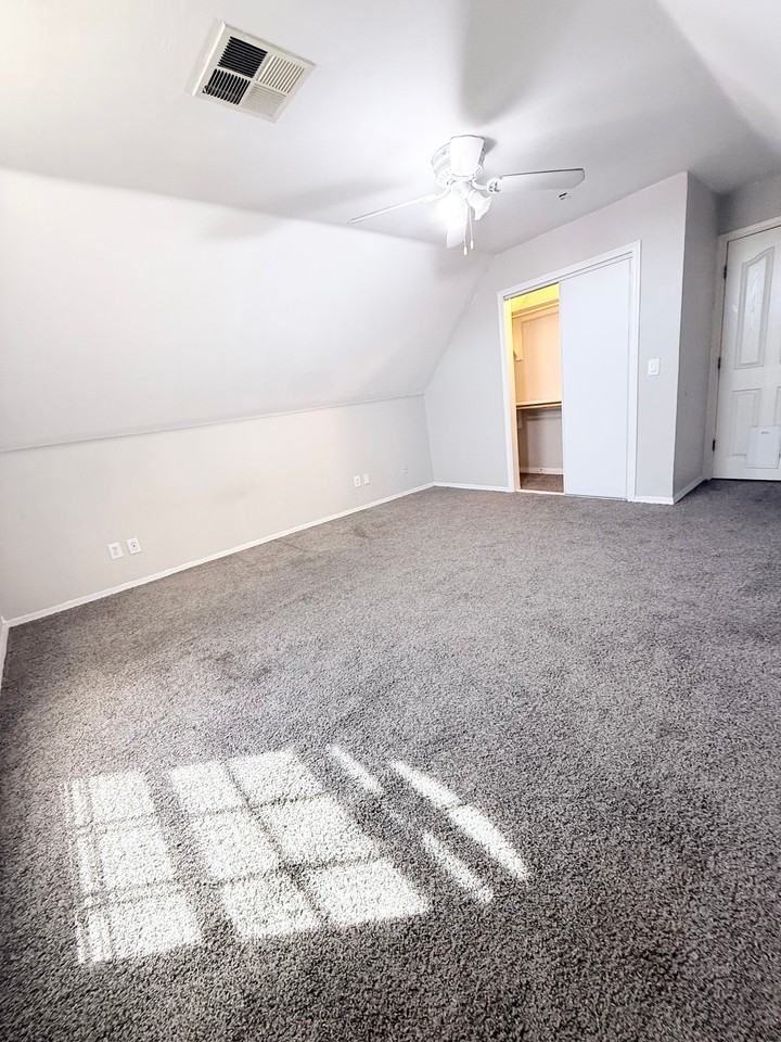 2428 N 101st Ave - Photo 3 of 12