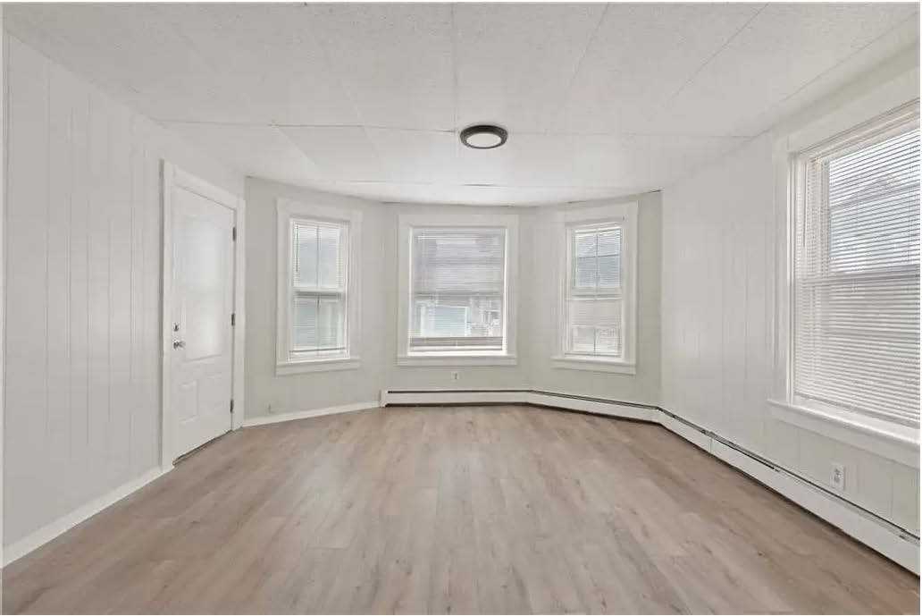 411 Rathbun St #3 - Photo 4 of 10