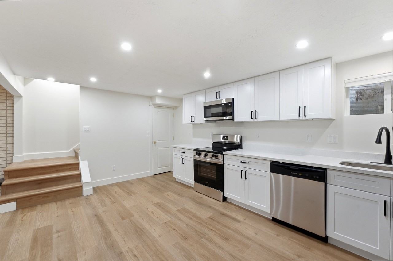 8284 Se - Photo 2 of 15