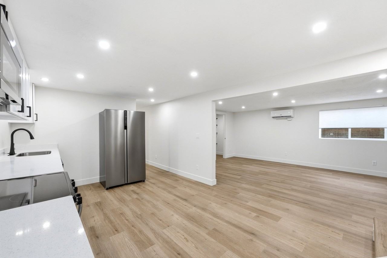 8284 Se - Photo 3 of 15