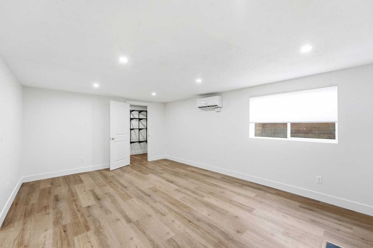 8284 Se - Photo 6 of 15