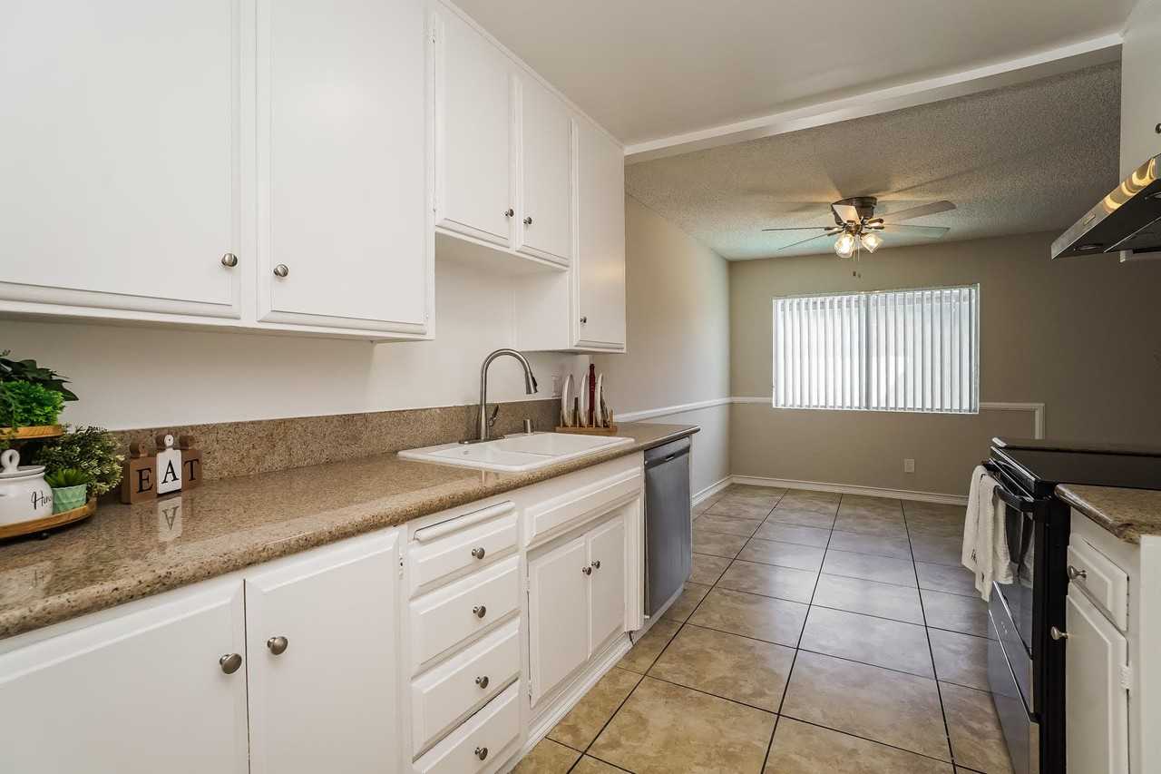 220 E Live Oak St #27 - Photo 4 of 10