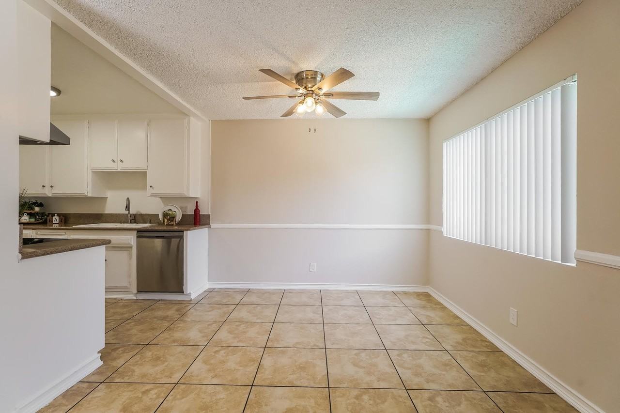 220 E Live Oak St #27 - Photo 5 of 10