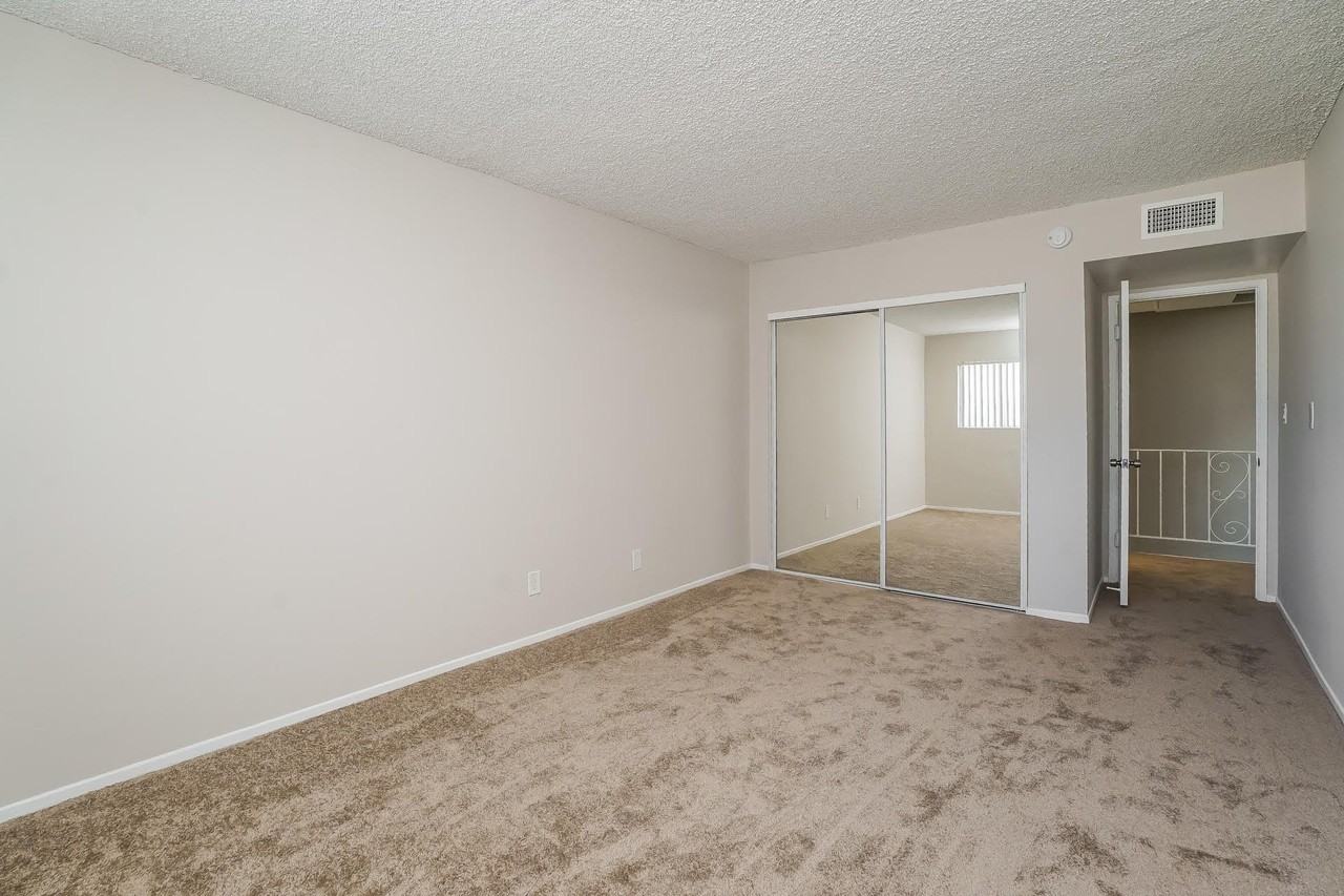 220 E Live Oak St #27 - Photo 6 of 10
