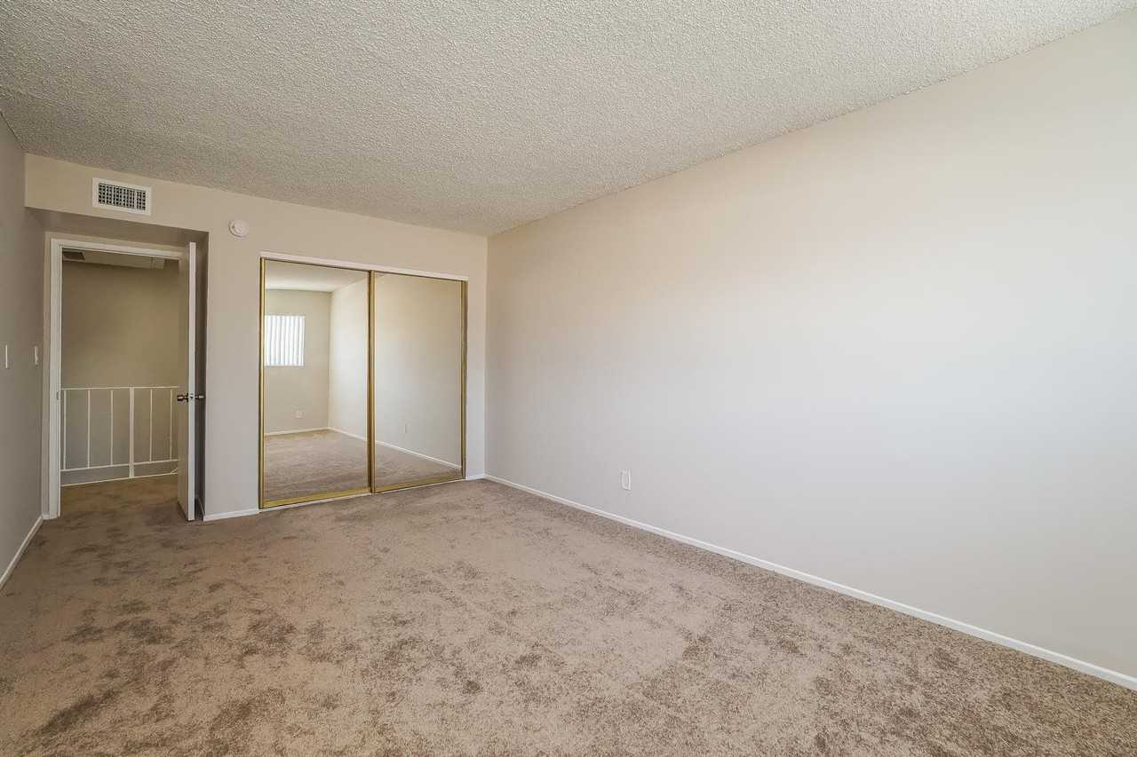 220 E Live Oak St #27 - Photo 7 of 10
