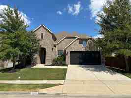 featured image of 3905 Applewood Ln