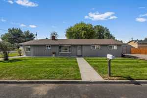 featured image of 615 Ne Fairview St