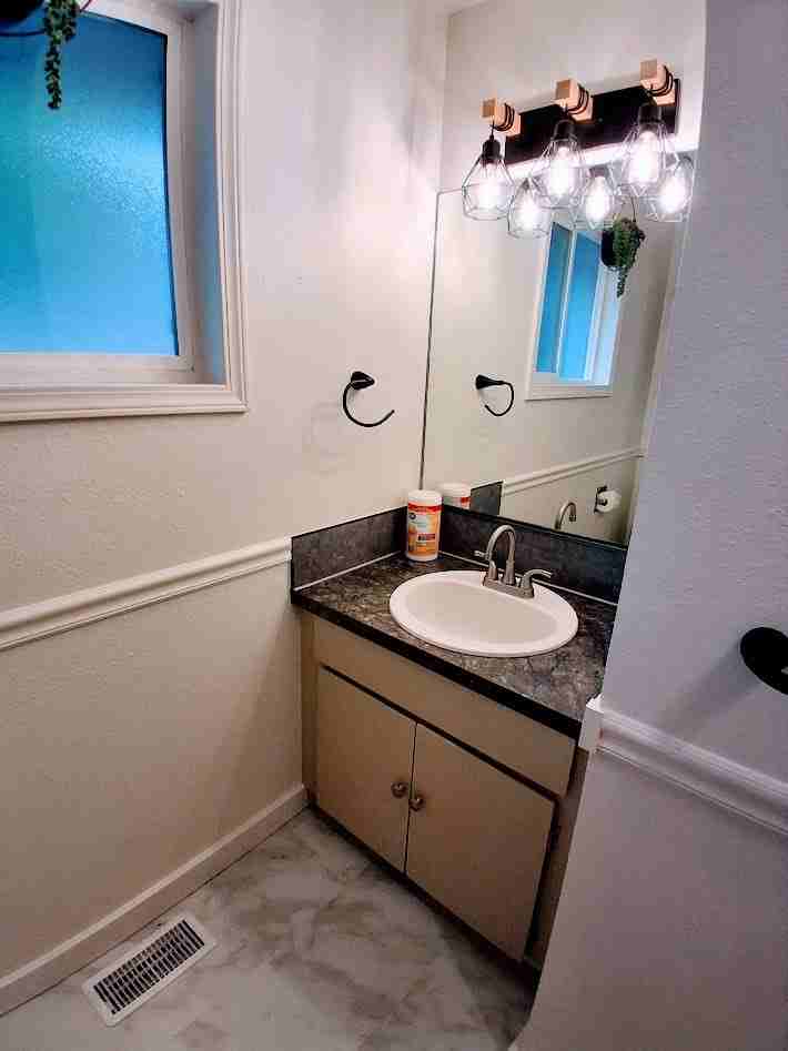 615 Ne Fairview St - Photo 5 of 9