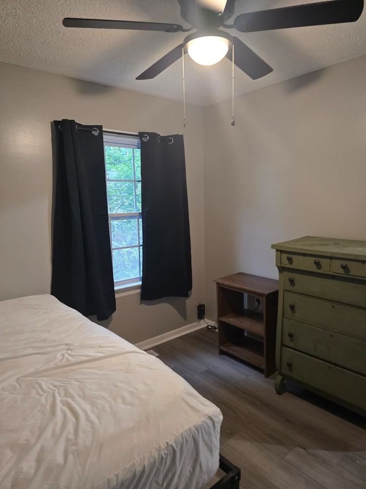 999 Acreview Dr - Photo 6 of 8