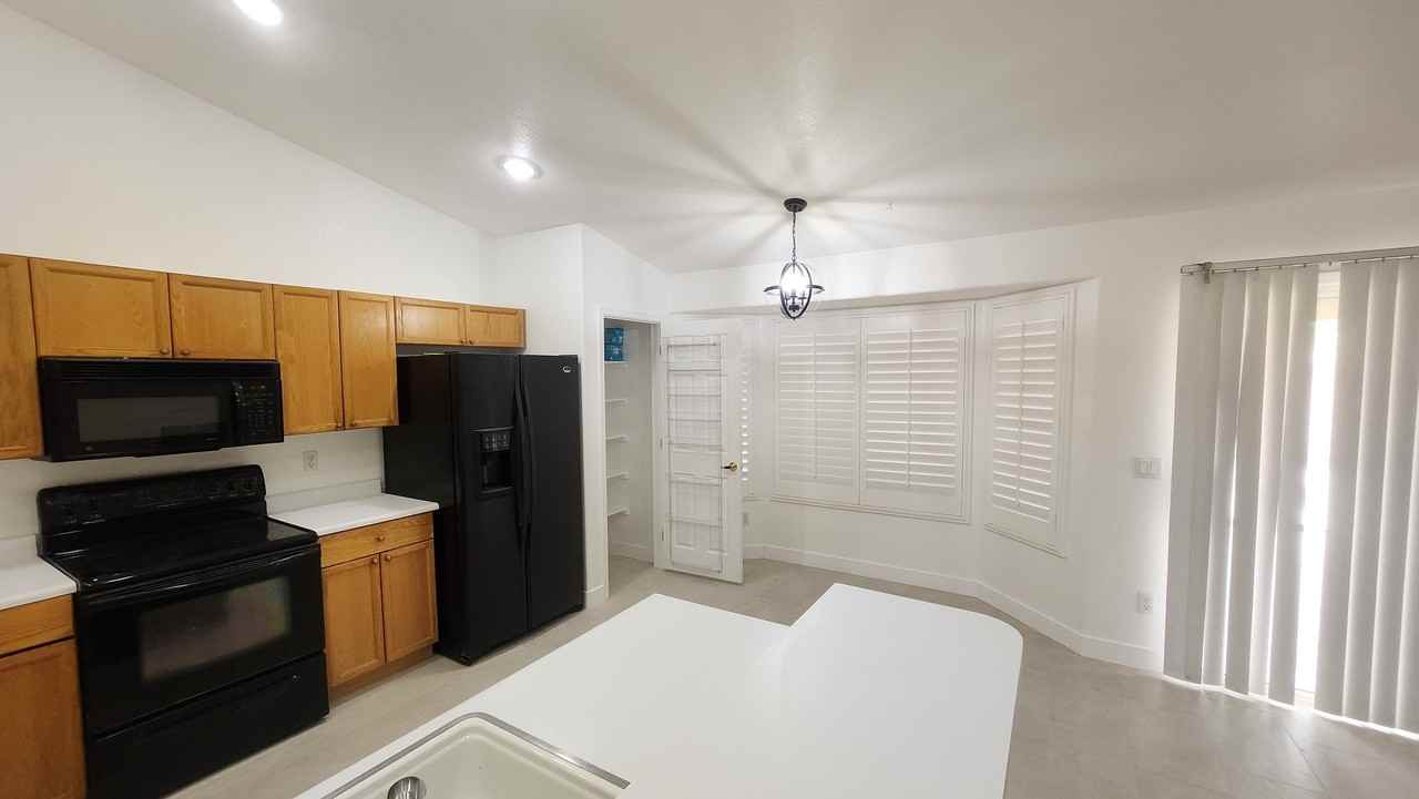 1410 E Bruce Ave - Photo 3 of 12