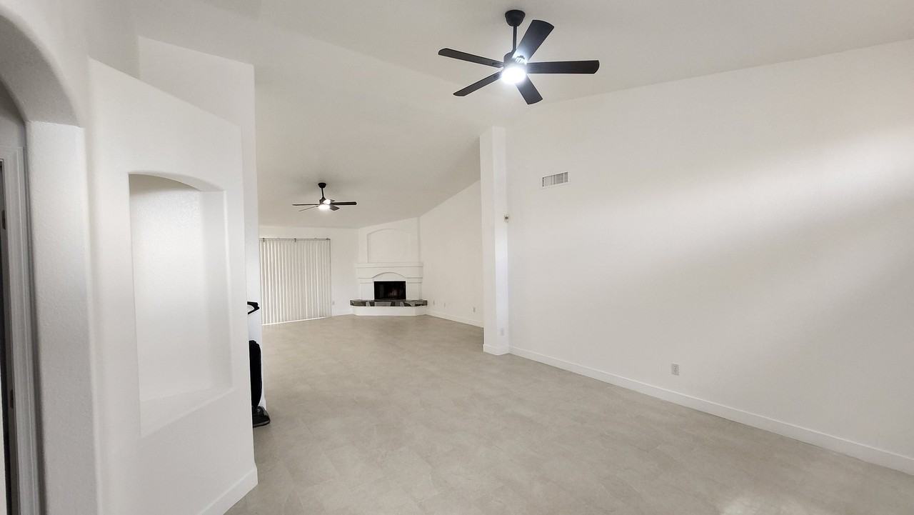 1410 E Bruce Ave - Photo 4 of 12