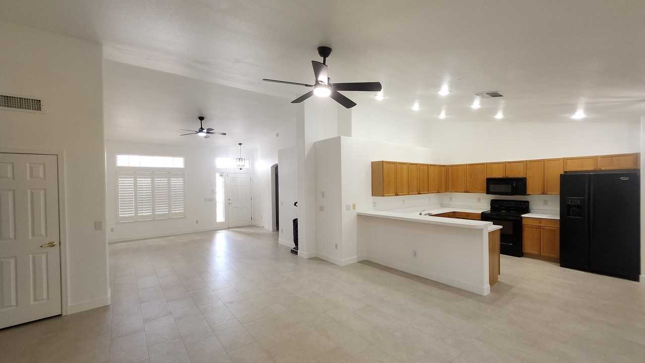 1410 E Bruce Ave - Photo 7 of 12