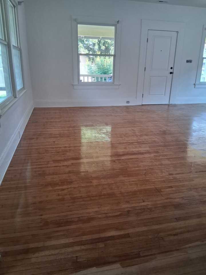 721 S Church St - Photo 5 of 5